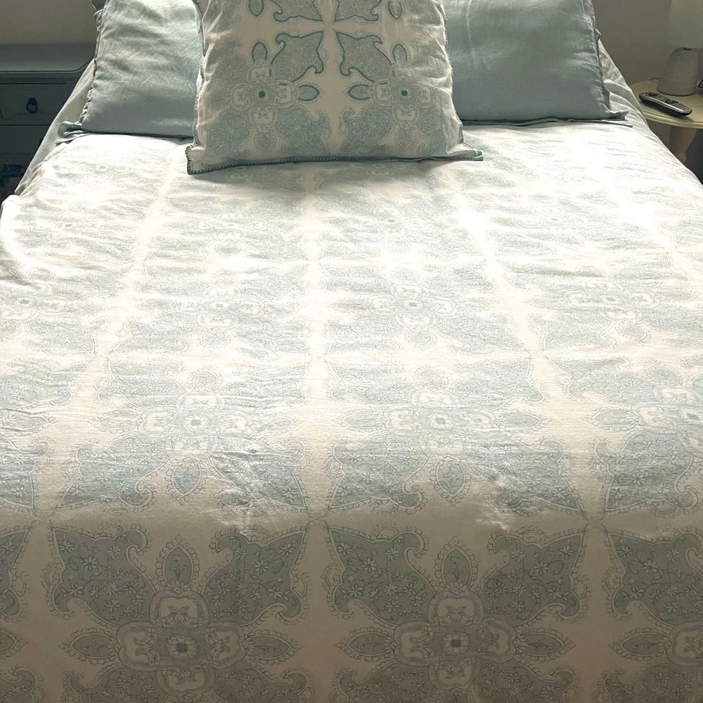 Pottery Barn queen size duvet cover, 2 standard shams and 1 European sham